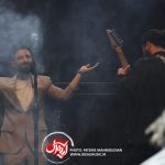 اجرای زنده حمید هیراد روی صحنه همراه با نوازندگی نیما پسندیده