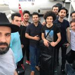 سامان جلیلی روی صحنه همراه با نوازندگی نیما پسندیده